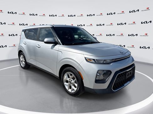 Used 2020 Kia Soul S FWD image 1