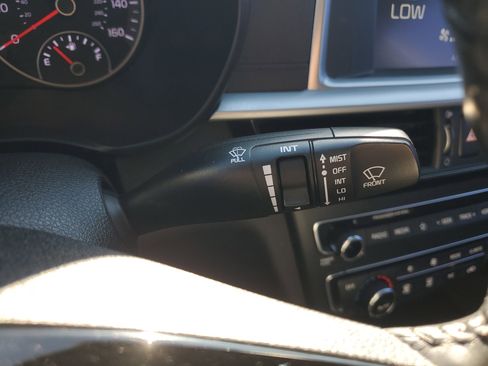 Used 2019 Kia Optima S image 29