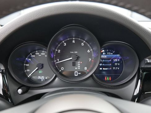 Certified 2026 Porsche Macan AWD/4WD image 18