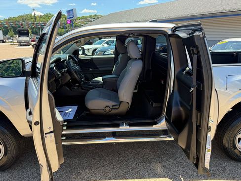 Used 2021 Toyota Tacoma SR RWD image 9