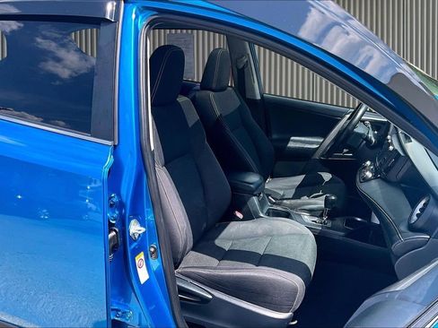 Used 2018 Toyota RAV4 XLE FWD image 8