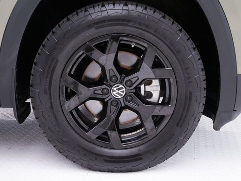 Used 2024 Volkswagen Atlas Peak Edition SE AWD/4WD image 33