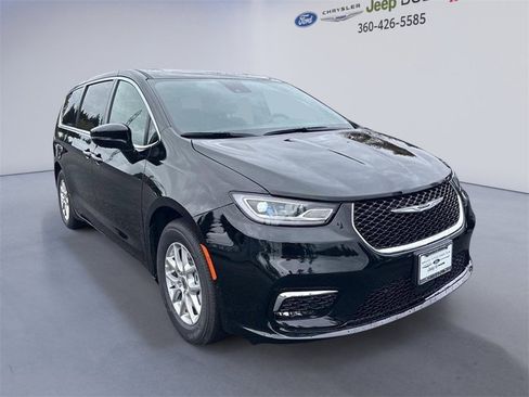 New 2025 Chrysler Pacifica Select w/ Uconnect Theater Family Group image 3