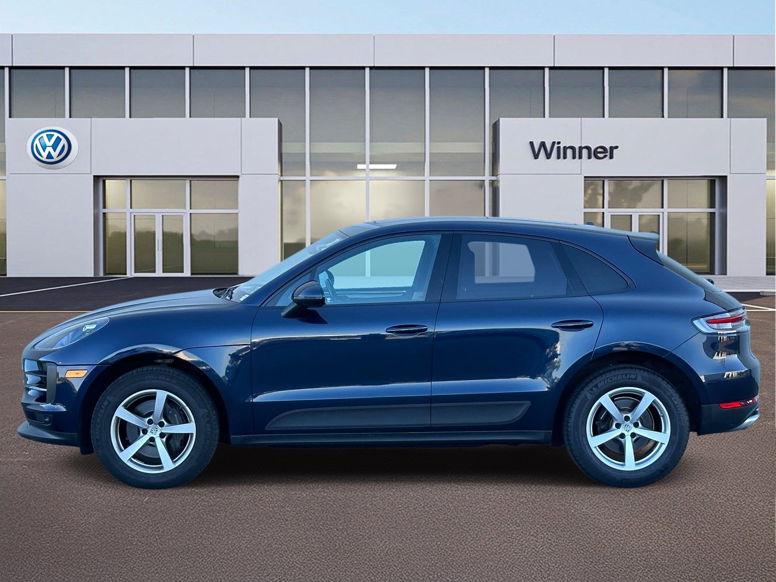 Used 2021 Porsche Macan AWD/4WD image 2