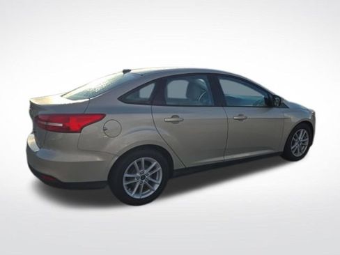 Used 2018 Ford Focus SE FWD image 3
