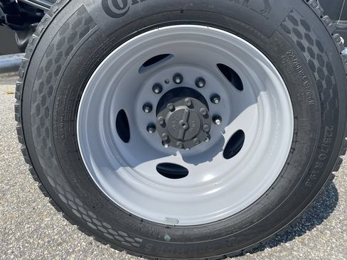 New 2025 Ford F550 4x4 Regular Cab Super Duty image 5