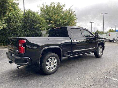 Used 2024 Chevrolet Silverado 2500 High Country w/ High Country Premium Package AWD/4WD image 9