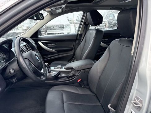 Used 2017 BMW 320i xDrive Sedan image 9