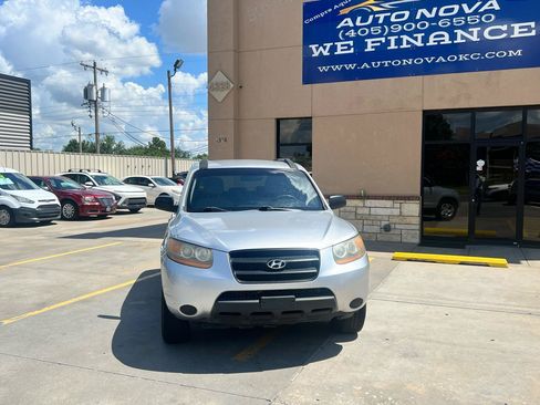 Used 2009 Hyundai Santa Fe GLS FWD image 2