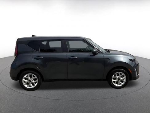 Used 2025 Kia Soul LX w/ LX Technology Package FWD image 16