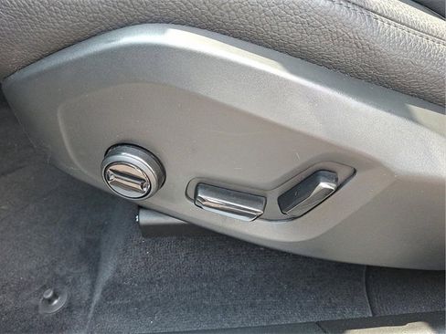 Certified 2025 Volvo XC60 B5 Plus image 11