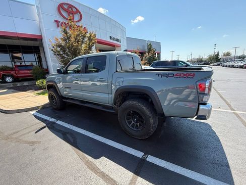 Used 2022 Toyota Tacoma TRD Off-Road AWD/4WD image 3