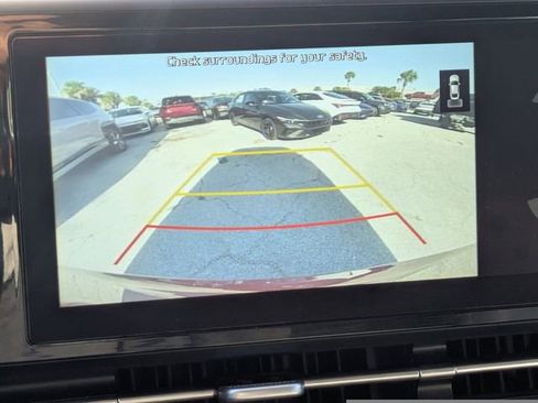 Used 2022 Kia Carnival EX image 24