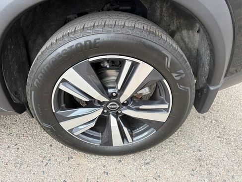 Used 2023 Nissan Rogue SL FWD image 12