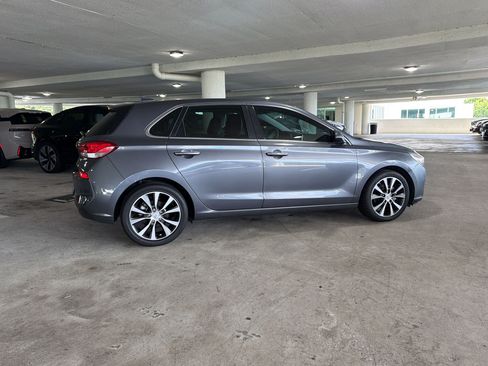 Used 2018 Hyundai Elantra GT FWD image 6