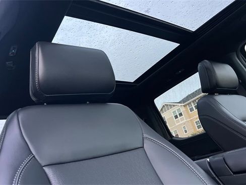 Used 2025 Ford F150 Lariat w/ Equipment Group 502A High image 18