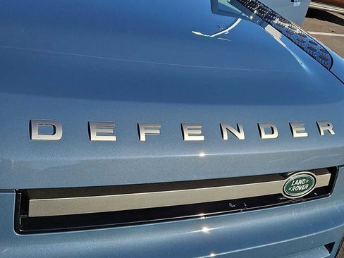 Used 2023 Land Rover Defender 90 X-Dynamic SE image 13