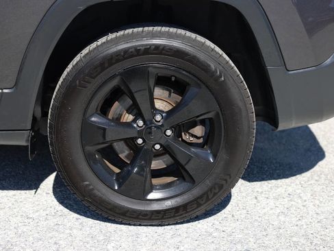 Used 2017 Jeep Cherokee High Altitude AWD/4WD image 28