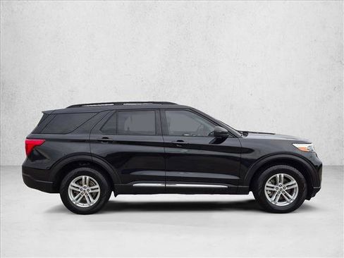 Used 2021 Ford Explorer XLT w/ Equipment Group 202A AWD/4WD image 2
