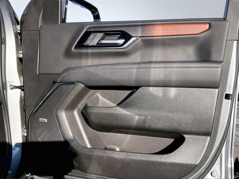 Used 2025 GMC Yukon Denali image 23