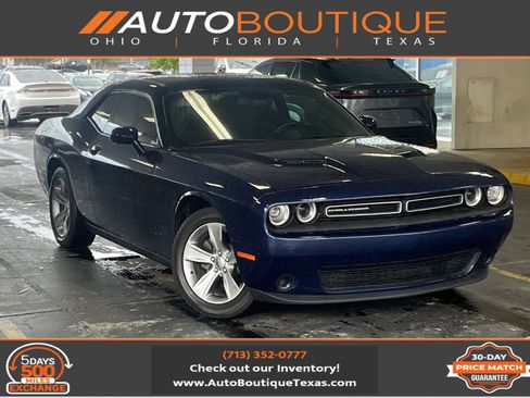 Used 2016 Dodge Challenger SXT RWD image 1