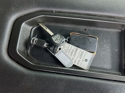 Used 2020 Chevrolet Silverado 1500 LT image 34