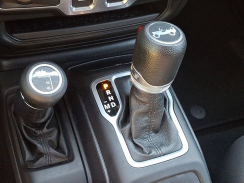Used 2018 Jeep Wrangler Sport AWD/4WD image 14