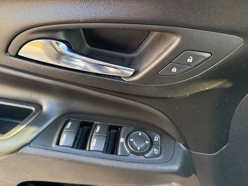 Used 2023 Chevrolet Equinox LT AWD/4WD image 39