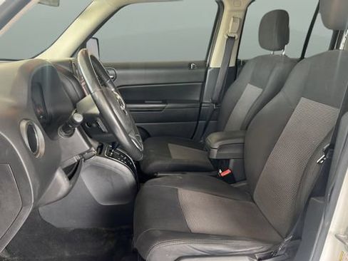 Used 2011 Jeep Patriot Latitude AWD/4WD image 9