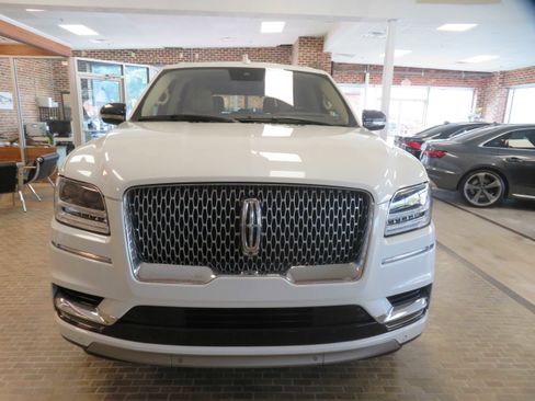 Used 2020 Lincoln Navigator Reserve w/ Luxury Package image 2
