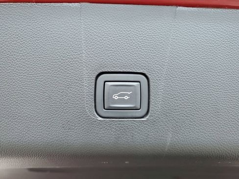 Used 2023 Chevrolet Traverse LT image 31