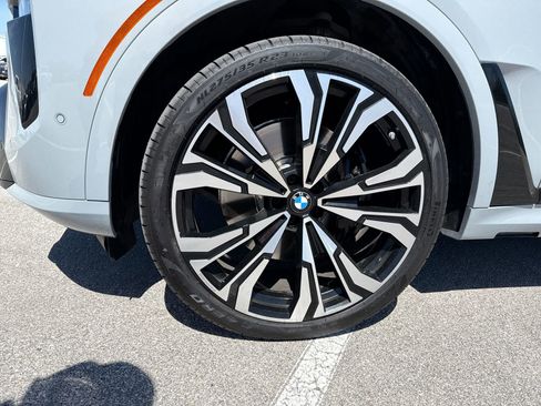 Used 2023 BMW X7 xDrive40i w/ Executive Package image 19
