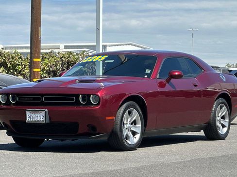 Used 2018 Dodge Challenger SXT RWD image 8