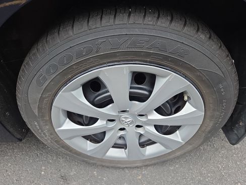Used 2022 Toyota Corolla LE w/ Carpet Mat Package (TMS) FWD image 11