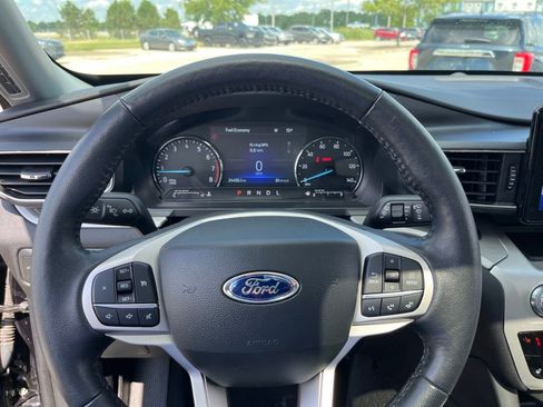 Used 2022 Ford Explorer XLT w/ Equipment Group 202A image 28