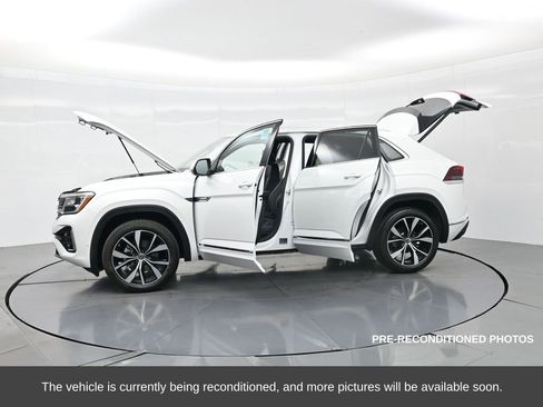 Used 2024 Volkswagen Atlas Cross Sport SEL Premium R-Line image 37
