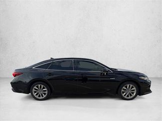 Used 2019 Toyota Avalon XLE w/ Moonroof Package FWD video 2
