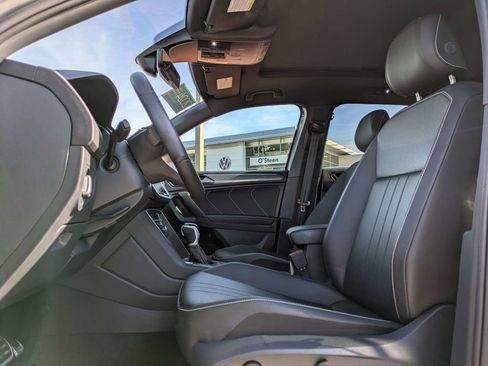 Certified 2024 Volkswagen Tiguan SE R-Line image 2