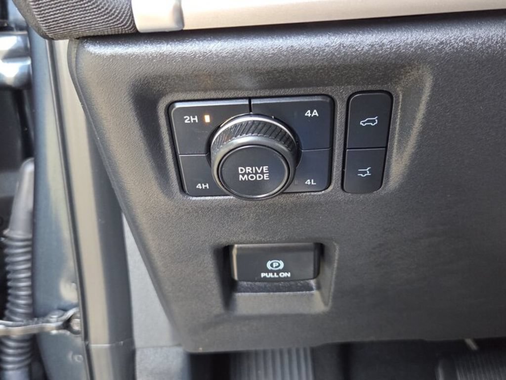 Used 2025 Ford Expedition Active AWD/4WD image 34
