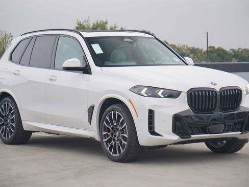 New 2026 BMW X5 xDrive50e w/ M Sport Package image 3