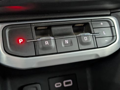 Used 2021 GMC Acadia SLE image 21