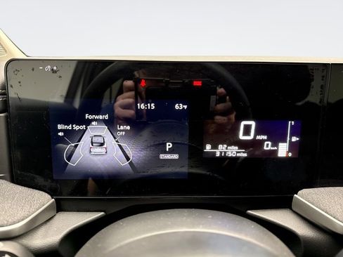 Used 2025 Nissan Kicks SV AWD/4WD image 13