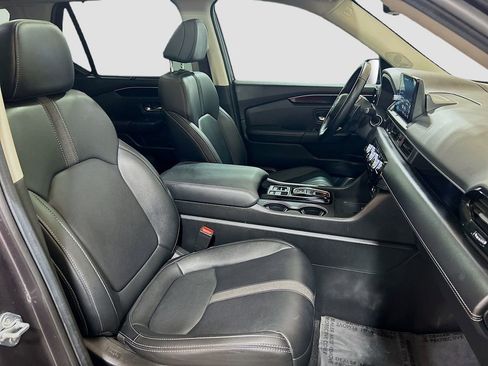 Used 2025 Honda Pilot Touring image 29