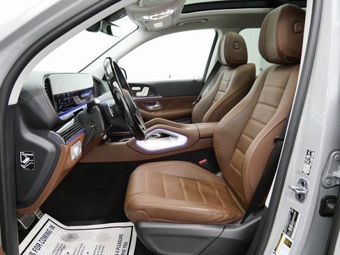 Used 2024 Mercedes-Benz GLS 580 GLS 580 w/ Exclusive Wood Trim Package image 11