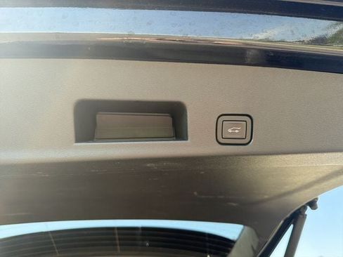 Used 2024 Chevrolet Traverse LT FWD image 24