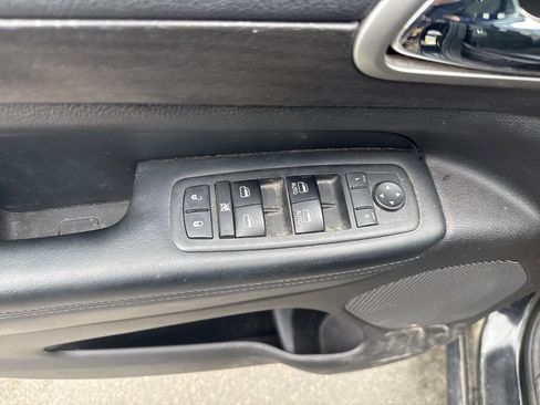 Used 2018 Jeep Grand Cherokee Altitude image 15