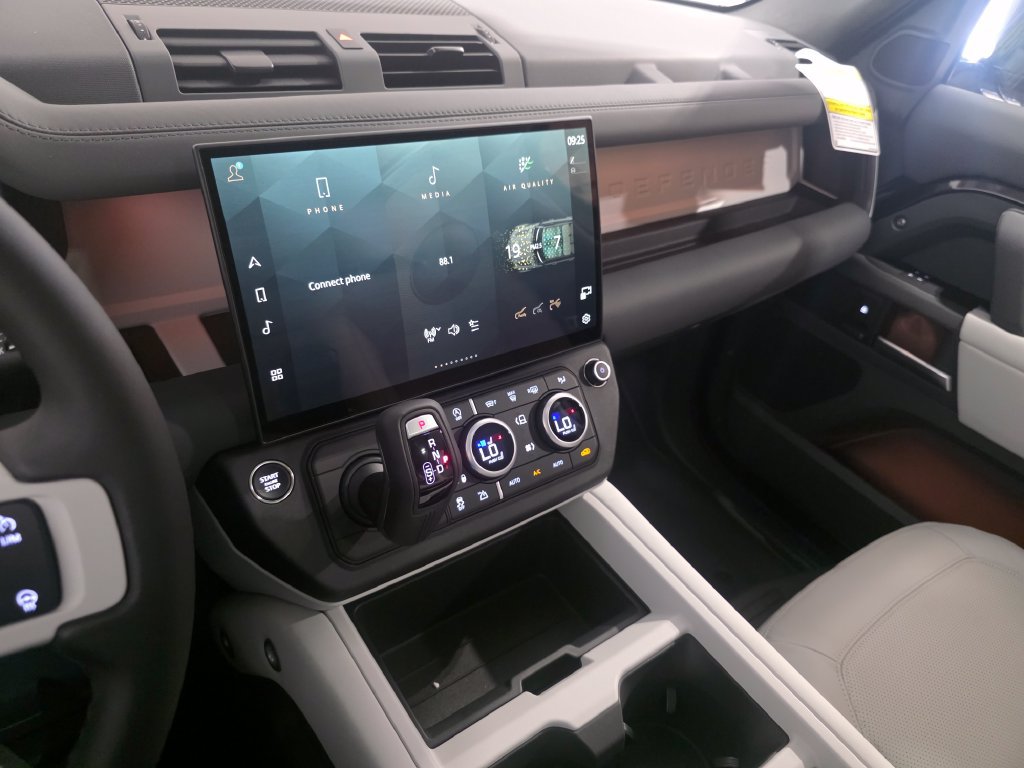 New 2026 Land Rover Defender 110 X-Dynamic SE AWD/4WD image 26