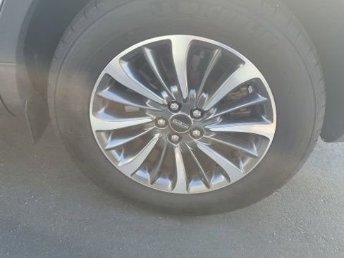 Used 2023 Lincoln Nautilus AWD w/ Premium Package image 11