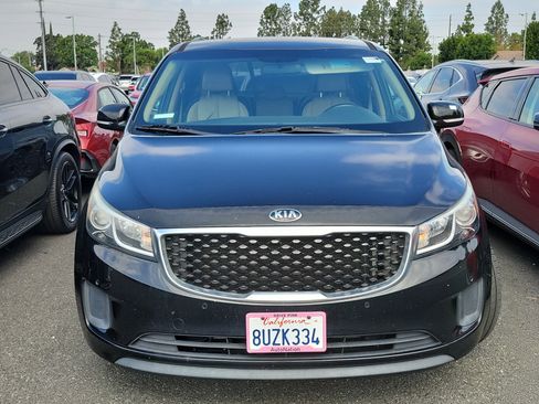 Used 2016 Kia Sedona LX w/ LX Essentials Premium Package FWD image 2