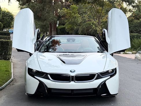 Used 2019 BMW i8 Roadster image 25